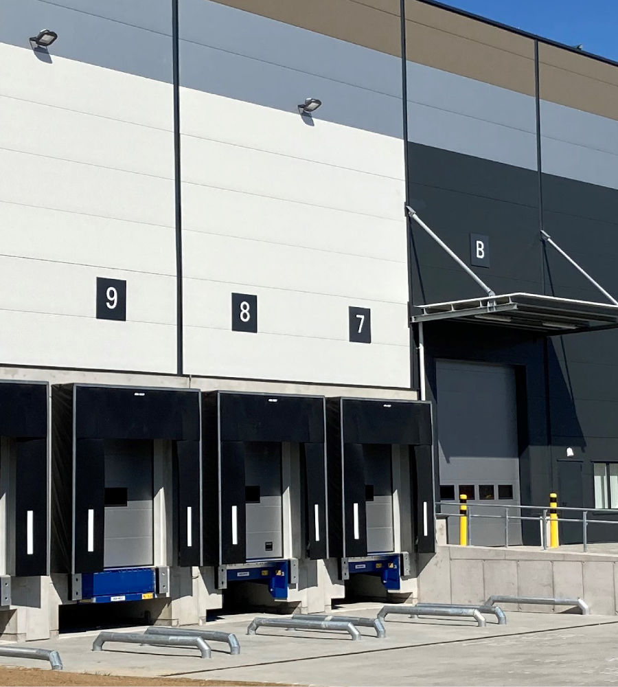 Bannerkép: Üzemcsarnok kívülről az ipari parkban